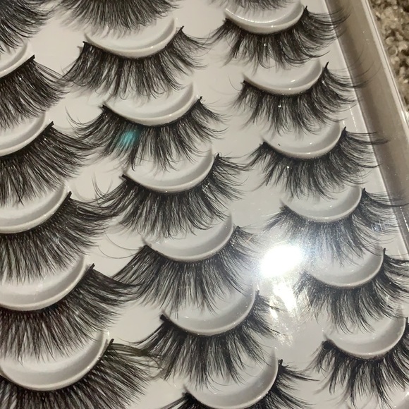 20 pairs of lashes - Picture 3 of 3